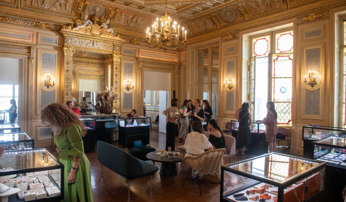 KALITA in Paris: Dance of Flowers at Precious Room by Muriel Piaser