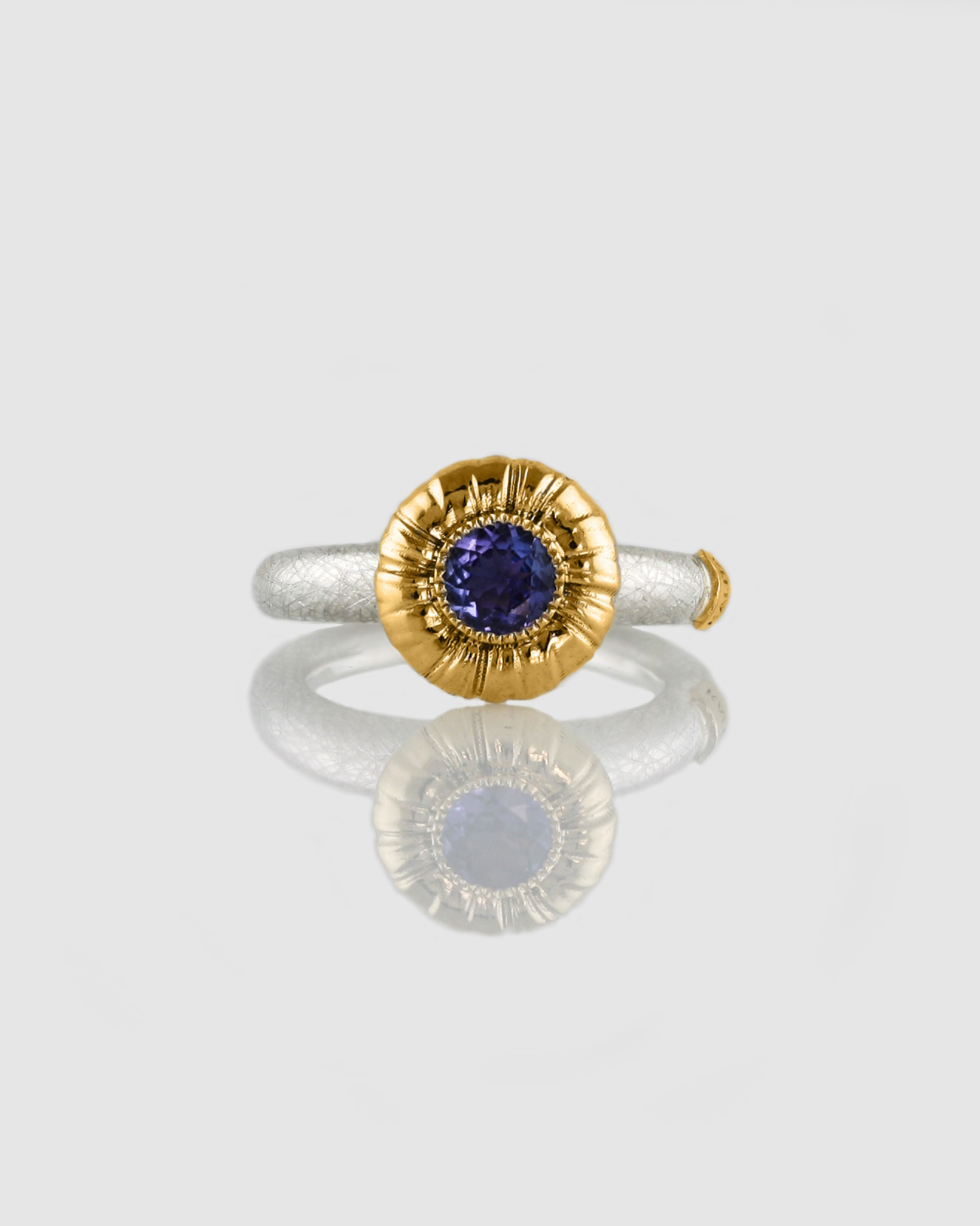 Shiny Blue ring tanzanite