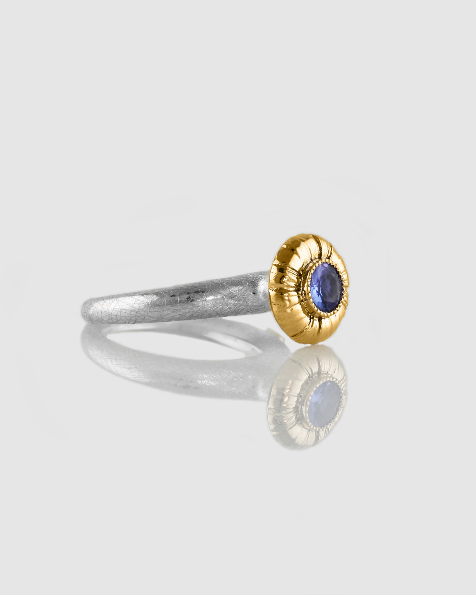 Shiny Blue ring tanzanite